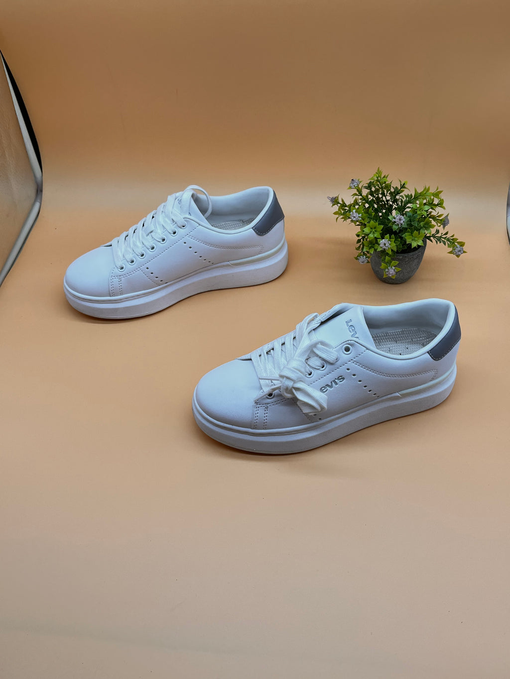 Buty Levis