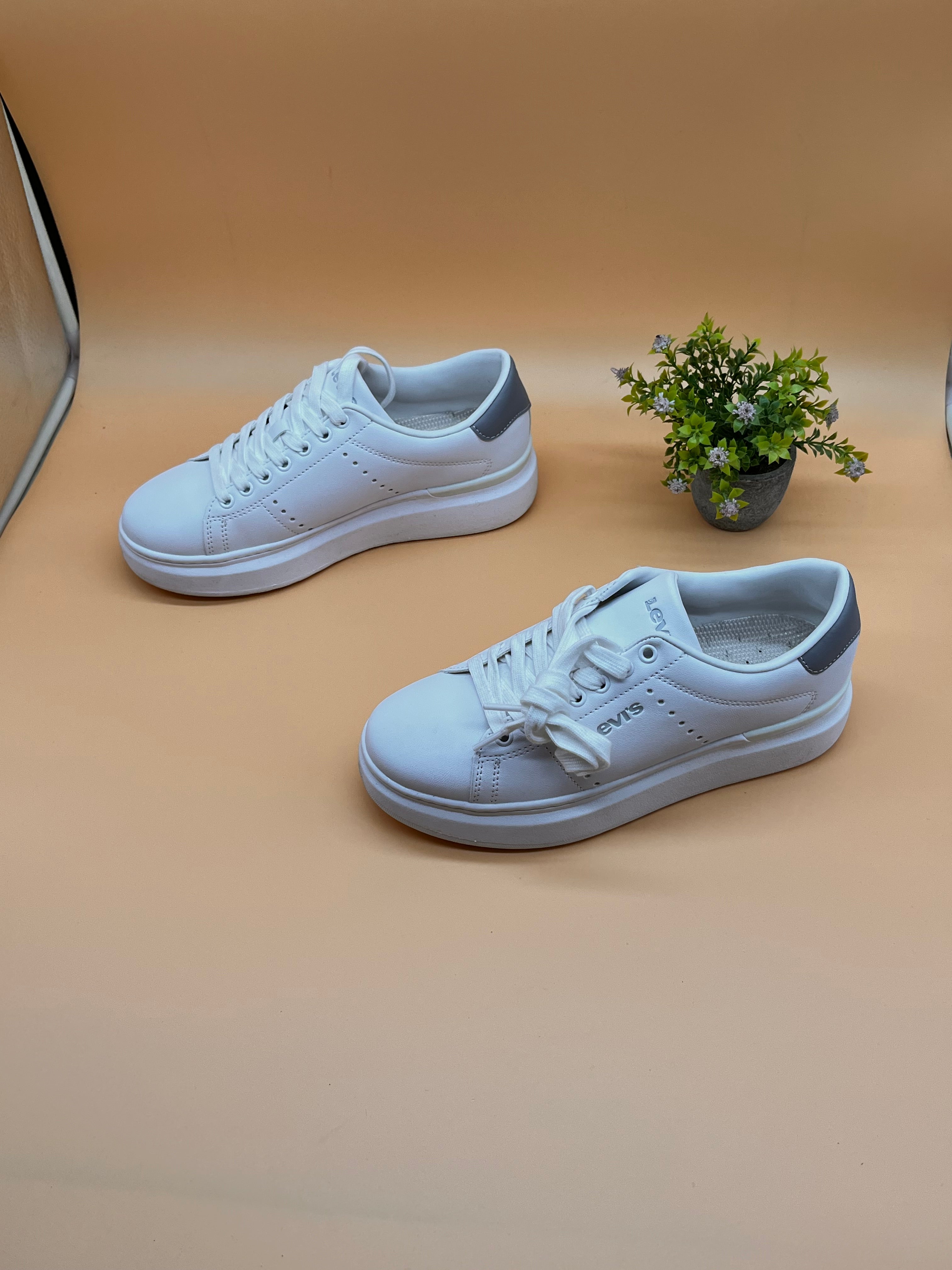 Buty Levis