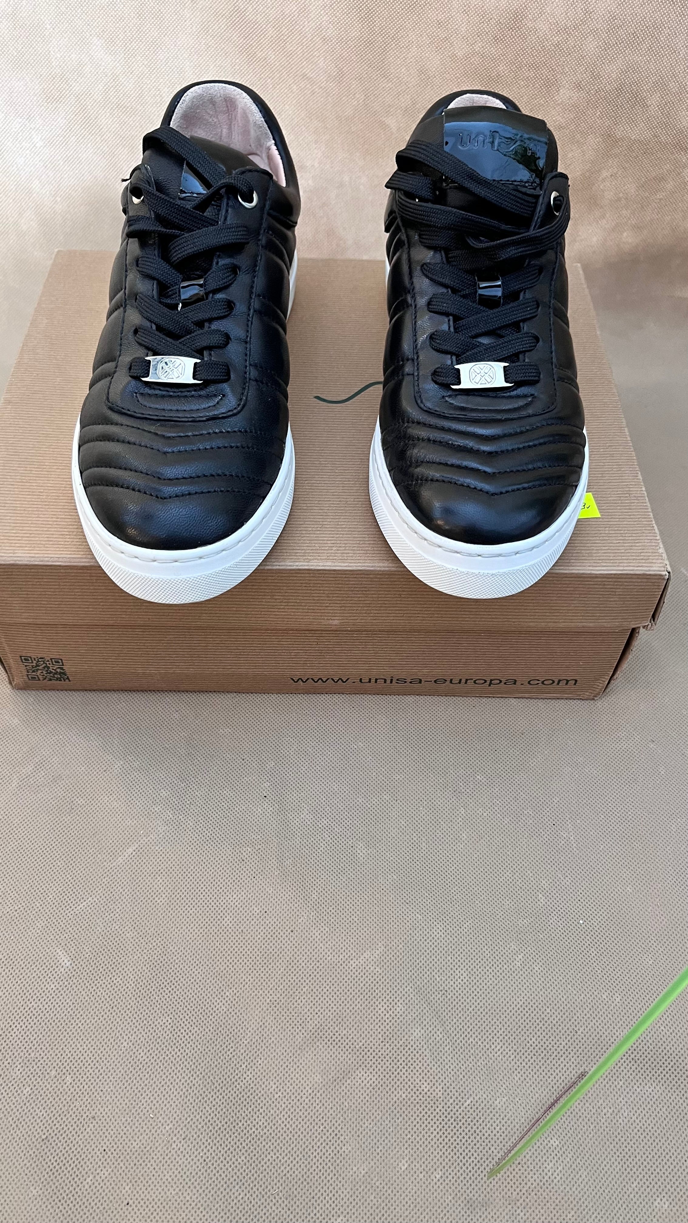 Buty Unisa