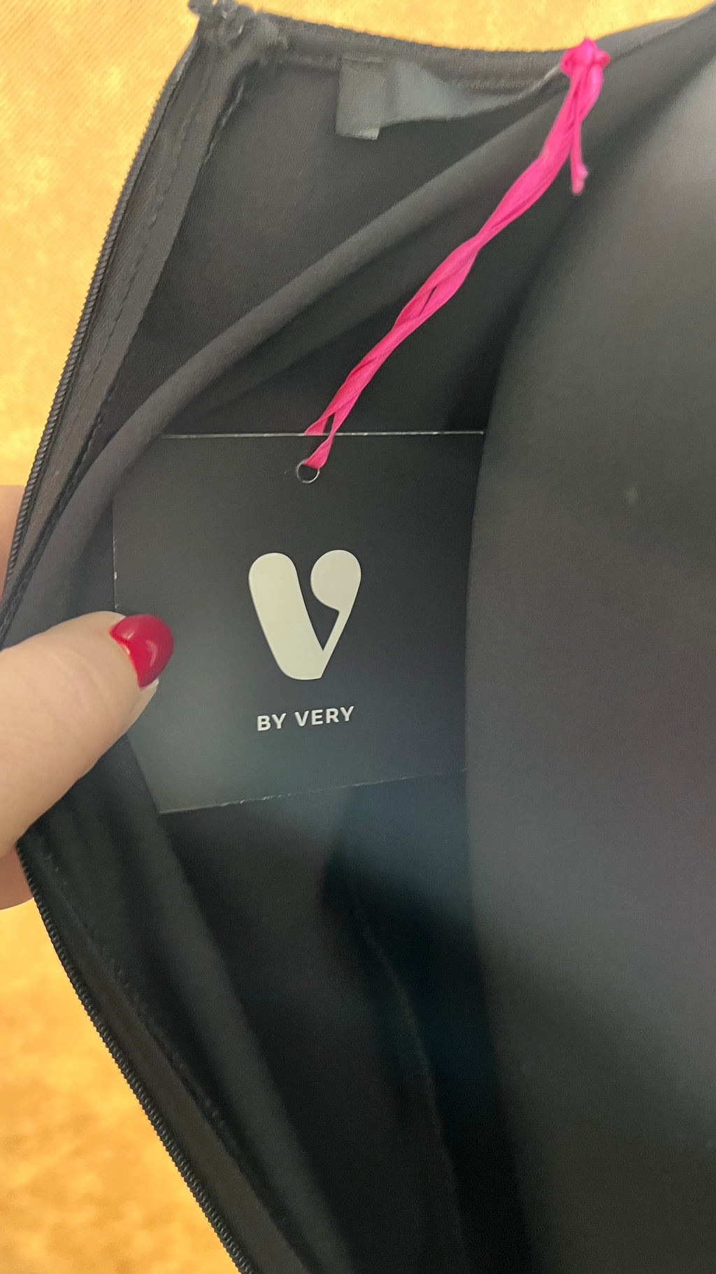 Sukienka V byVery