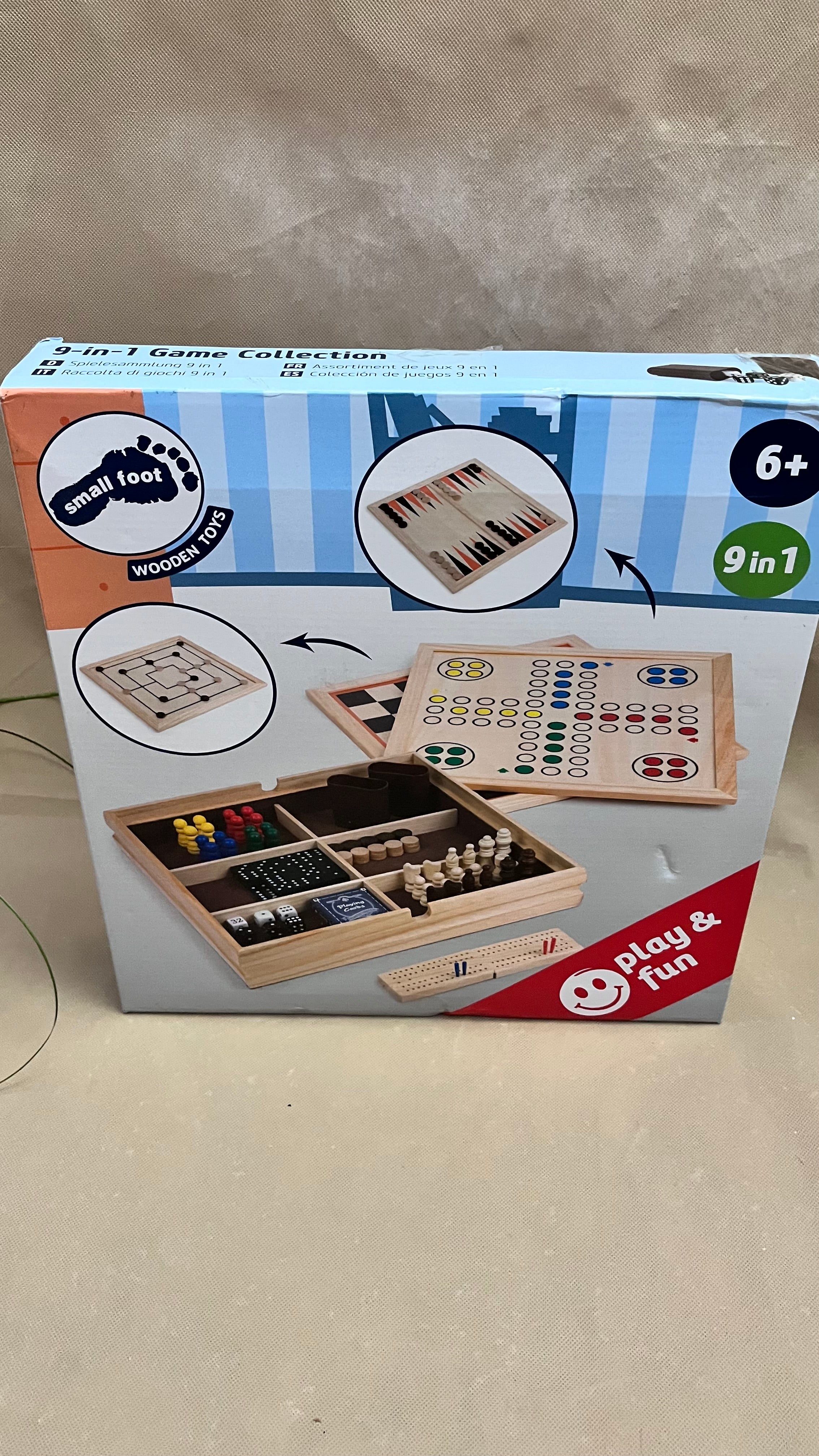 Gra planszowa w drewnianej skrzynce