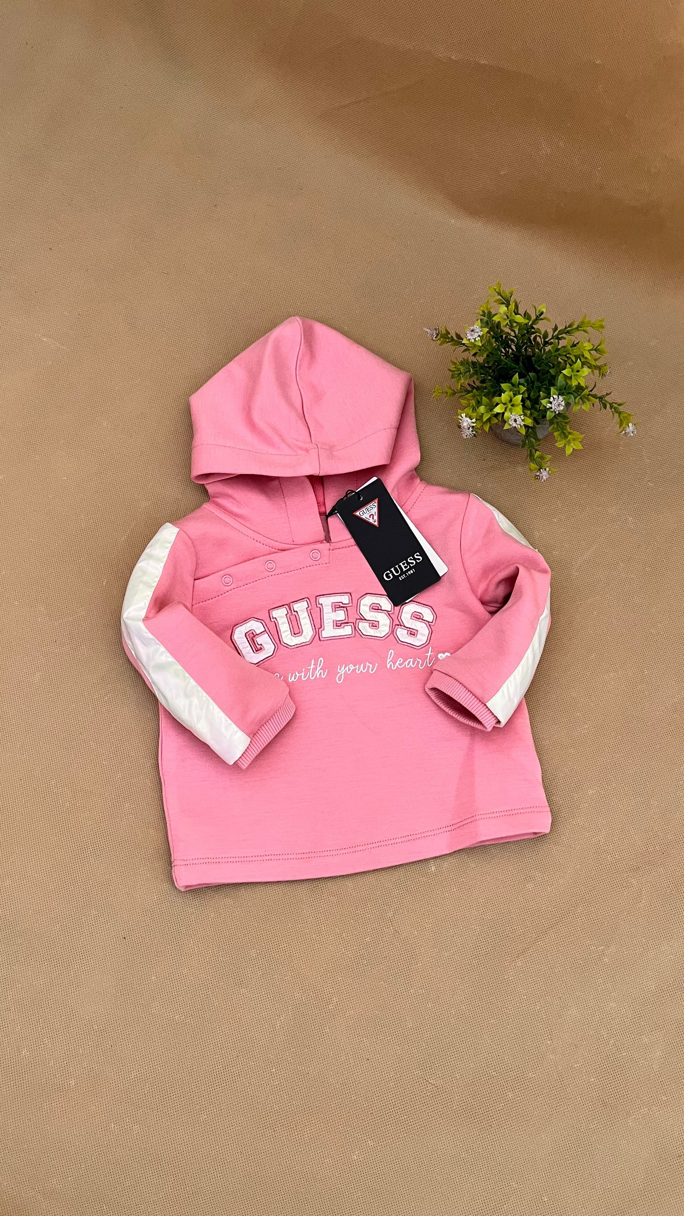 Bluzą niemowlęca Guess